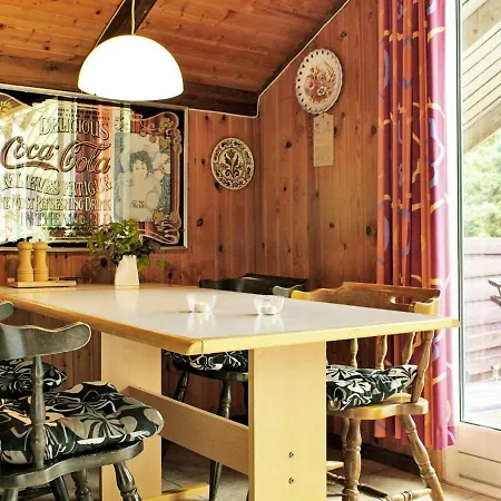 Three-bedroom In 8 Ferienhaus *