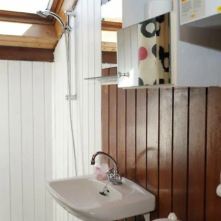 Holiday home Three-bedroom In 8 *