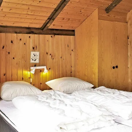 Ferienhaus Three-bedroom In 8 *