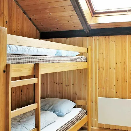 Ferienhaus Three-bedroom In 8 *